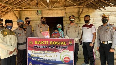 PPKM Darurat : Kapolres Bagikan Sembako Pada Warga