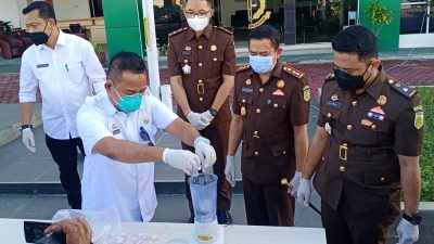 Kejari Pringsewu Musnahkan Barang Bukti 67 Perkara