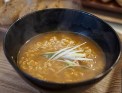 Enak Mana ? Mie Instan Buatan Warkop atau Buatan Sendiri