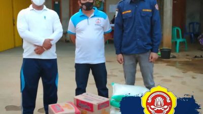 Kesetiakawanan Sosial : Karang Taruna Way Kanan Berikan Bantuan Pada Korban Musibah Kebakaran
