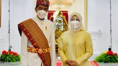 HUT RI ke 76 Presiden Gunakan Pakaian Adat Lampung