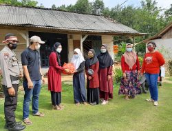 Motor Pustaka Bhabinkamtipmas dan Lintas Komunitas adakan Baksos