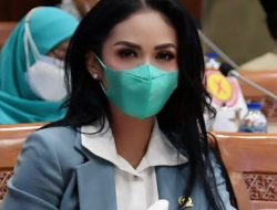 Soal Heboh Gaji DPR, Mba’ KD Tidak Salah. Dia Politisi Jujur, Yang Lain Saja Diam Seribu Bahasa