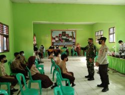 Vaksin Covid-19 Siswa SMPN PGRI Pisang Baru