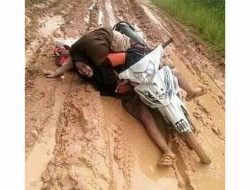 Di Way Kanan, Membiarkan Jalanan Rusak Adalah Bukti Kepedulian Pemerintah agar Masyarakat Terlatih Berkendara