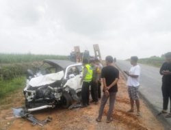 Mobil Terguling Ke Sungai, Dua Penumpang Tewas