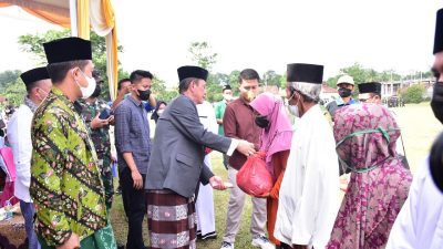 Upacara Peringatan Hari Santri, Wakil Bupati Ali Rahman Bagikan puluhan Paket Sembako Pada Santri & Lansia