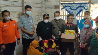 Bupati Mesuji Saply Kunjungi Korban Kebakaran dan Penyandang Disabilitas