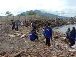 MDMC dan IMM Lampung Selatan Gelar Acara Bersih-bersih Pantai Ketang