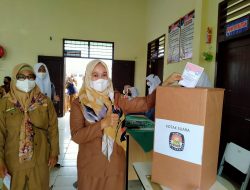 OSIS SMKN 1 Way Kenanga adakan Pesta Demokrasi