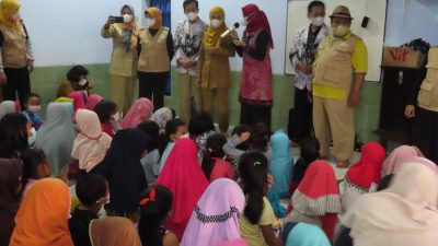 Tim Trauma Healing IGTKI Berikan Keceriaan Anak-Anak Korban Banjir