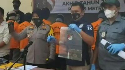 Konferensi Pers : Polres Metro Serahkan Kendaraan Korban