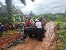 Lagi, Masyarakat Way Kanan Swadaya Perbaiki Jalan Provinsi