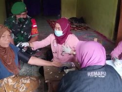 Kejar target, TNI-Polri dan Nakes Gelar Vaksinasi Jemput Bola Pada Lansia