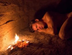 Pola dan Cara Tidur Unik Nenek Moyang Kita