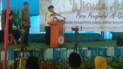 Adakan Wisuda Akbar, 10 Santri Pontrenmu Darul Arqom Natar Tuntaskan 30 Juz