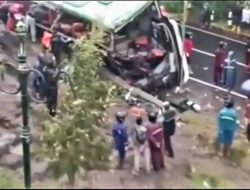 13 Penumpang Tewas Akibat Bus Wisata Terperosok Tabrak Tebing di Bantul