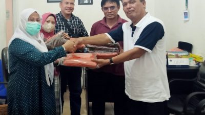 Ibu-ibu IKWI Bantu Persiapkan Pelantikan PWI Lampung Tengah