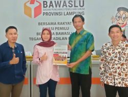 Hadiri Rapat Konsolidasi Program, Bawaslu Kota Bandar Lampung Serahkan Laporan Tahunan 2021 Kepada Bawaslu RI