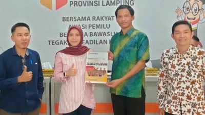 Hadiri Rapat Konsolidasi Program, Bawaslu Kota Bandar Lampung Serahkan Laporan Tahunan 2021 Kepada Bawaslu RI
