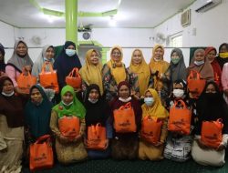 LazisMu Lampung dan BMOIWI Sampaikan Paket Alat Sholat Untuk Lansia