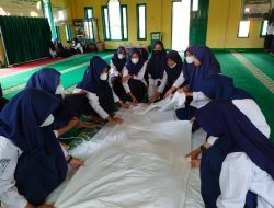 Praktik Mengkafani dan Menyolatkan Jenazah MTs Guppi Natar