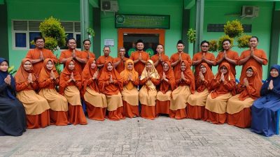 Gerakan Wakaf 100 AL-Qur’an & Santunan Yatim Piatu MTs Muhammadiyah Metro