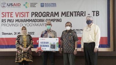 MPKU PP Muhammadiyah dan USAID Serahkan Alat Tes TCM Tuberculosis Ke RS PKU Muhammadiyah Gamping