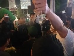 Ricuh, Aksi Desak Turunkan Harga BBM Gaspul, Puluhan Orang Dibawa ke Polresta
