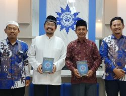 Produsen Air Kemasan Suli 5 Wakafkan 150 Al-Qur’an Ke PDM Tuban