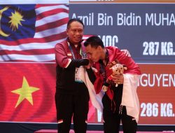 Jadi Motivasi Atlet Lainnya, Eko Yuli Persembahkan Emas Pertama untuk Angkat Besi
