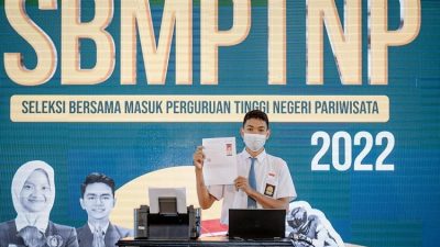 Sandiaga Uno : “Cari kerja? Kuliah di Poltekpar Aja”