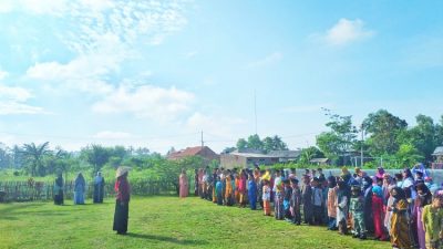 Unik! Peringati Hardiknas SDN 2 Sidosari Natar, Para Guru Jadi Petugas Upacara