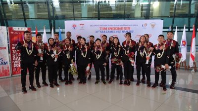 Tiba Bandara Soetta, Tim Karate Bawa Pulang 4 Medali Emas, 8 Perak dan 2 Perunggu