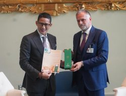 Sandiaga Uno Pamerkan Sedotan Purun, Produk Kreatif Lokal di Sidang Umum PBB