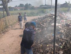 Peringatan Hari Lingkungan Hidup Internasional, Karang Taruna Mekar Lestari Bersihkan Ruas Jalan