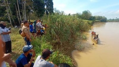 Seorang Warga Hilang Diduga Terbawa Arus Sungai, Warga dan BPBD Lakukan Pencarian