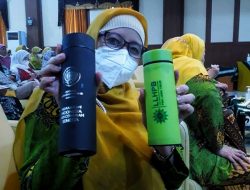 LLHPB Aisyiyah Jawa Timur, Bagikan 300 Tumbler dan 100 kantong Tas Belanja Ramah Lingkungan