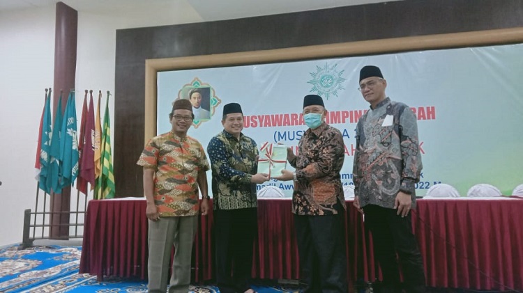 BPN Serahkan 16 Sertifikat Tanah Milik Muhammadiyah Gresik