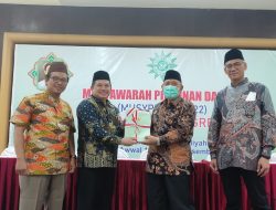 BPN Serahkan 16 Sertifikat Tanah Milik Muhammadiyah Gresik