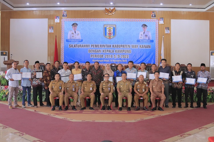 83 Kepala Kampung Terima Penghargaan dari Bupati Way Kanan