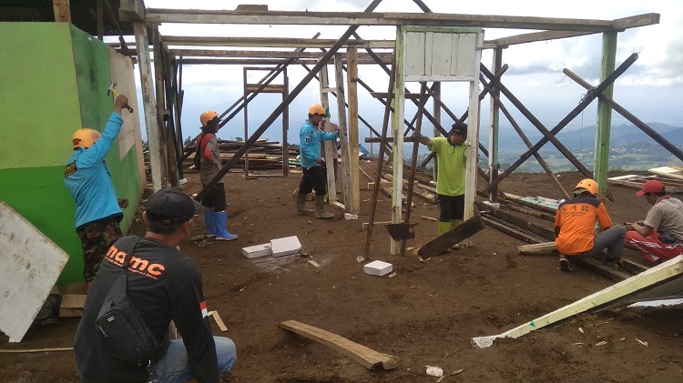 Relawan Muhammadiyah Selesaikan 56 Unit Huntara dan 4 Unit MCK Korban Bencana Tanah Bergerak