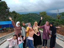 Rekreasi Puncak Lawang Agung Diserbu Wisatawan