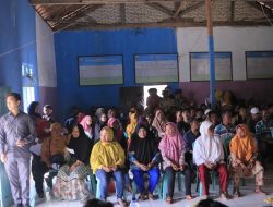 187 KPM Kampung Gunung Sangkaran Terima Bantuan Sembako Program Pemprov Lampung