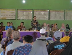 Raden Adipati Surya Turun Langsung Salurkan Sembako Bantuan Pemprov Lampung