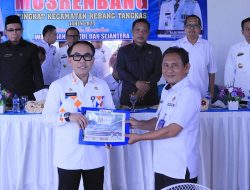 Bupati Way Kanan Beri Hibah Barang Milik Daerah