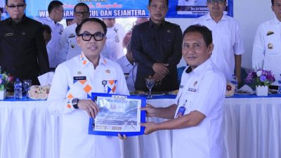 Bupati Way Kanan Beri Hibah Barang Milik Daerah