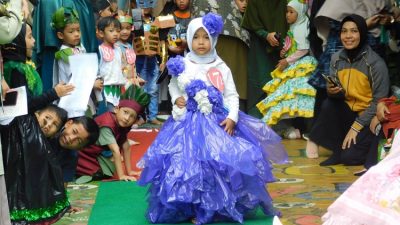TKIT Qurrota A’yun, Gelar Fashion Show Serta Lelang Hasil Karya Siswa dan Guru di Sekolah