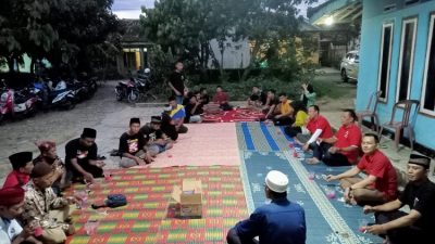 DPC Banteng Muda Indonesia dan Sanggar Seni Kudakepang Door Bagikan Takjil