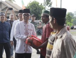 Bupati Way Kanan Turun Langsung dalam Pembagian Bantuan Pemerintah